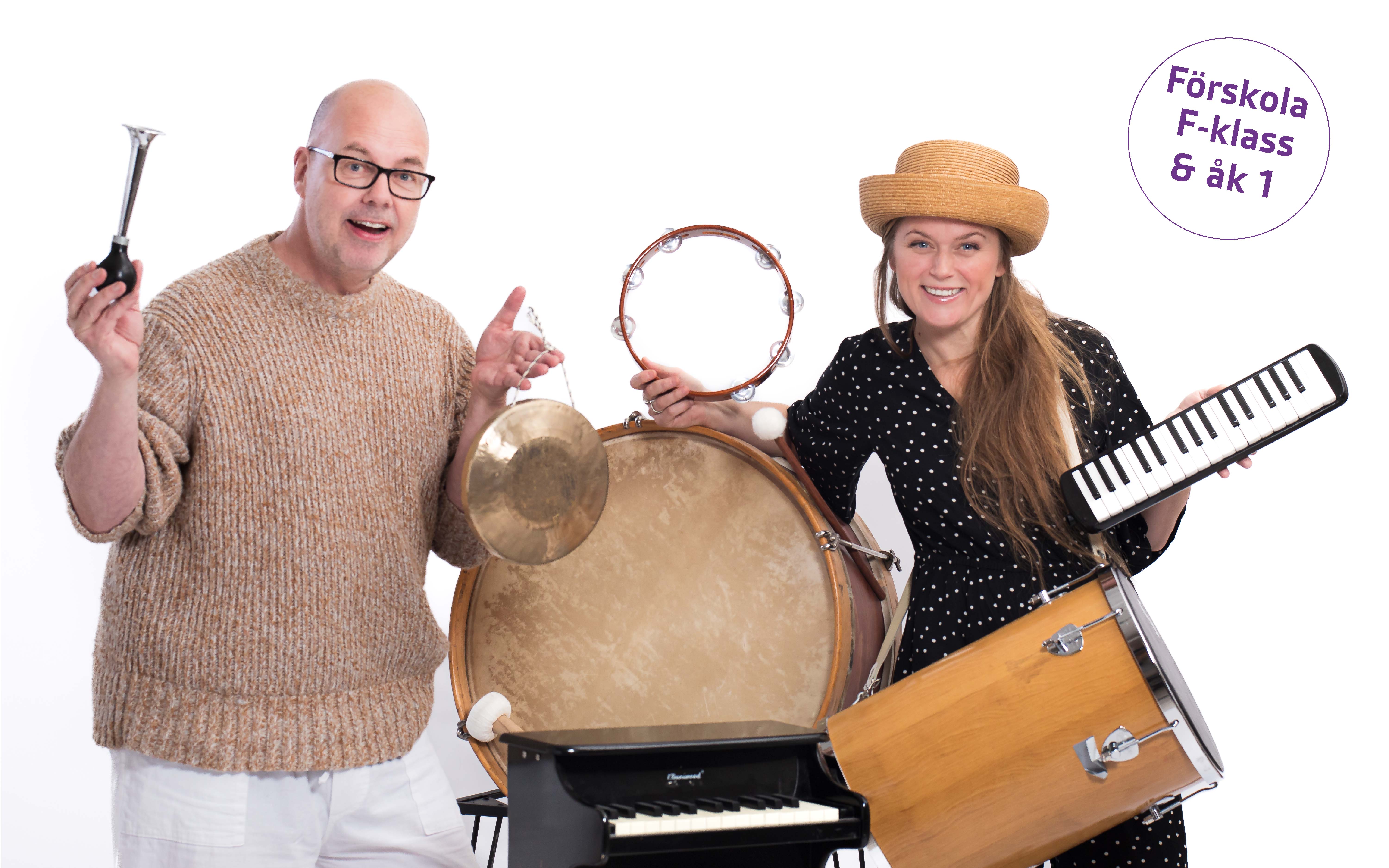 Dan Bornemark och Mimi Terris omgivna av instrument