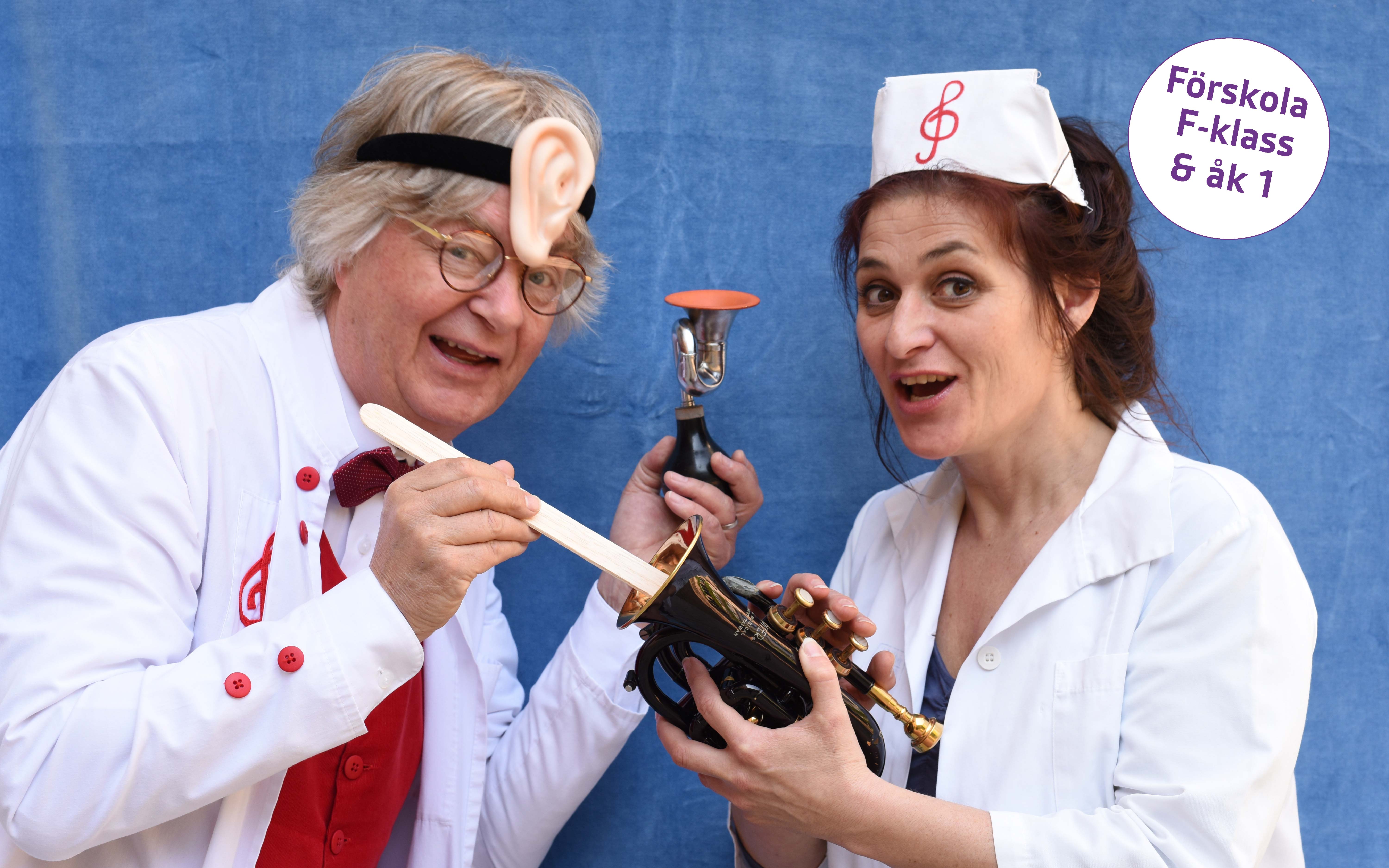 Per Dunsö och Anna Lahmer utklädda som doktor och sjuksyster