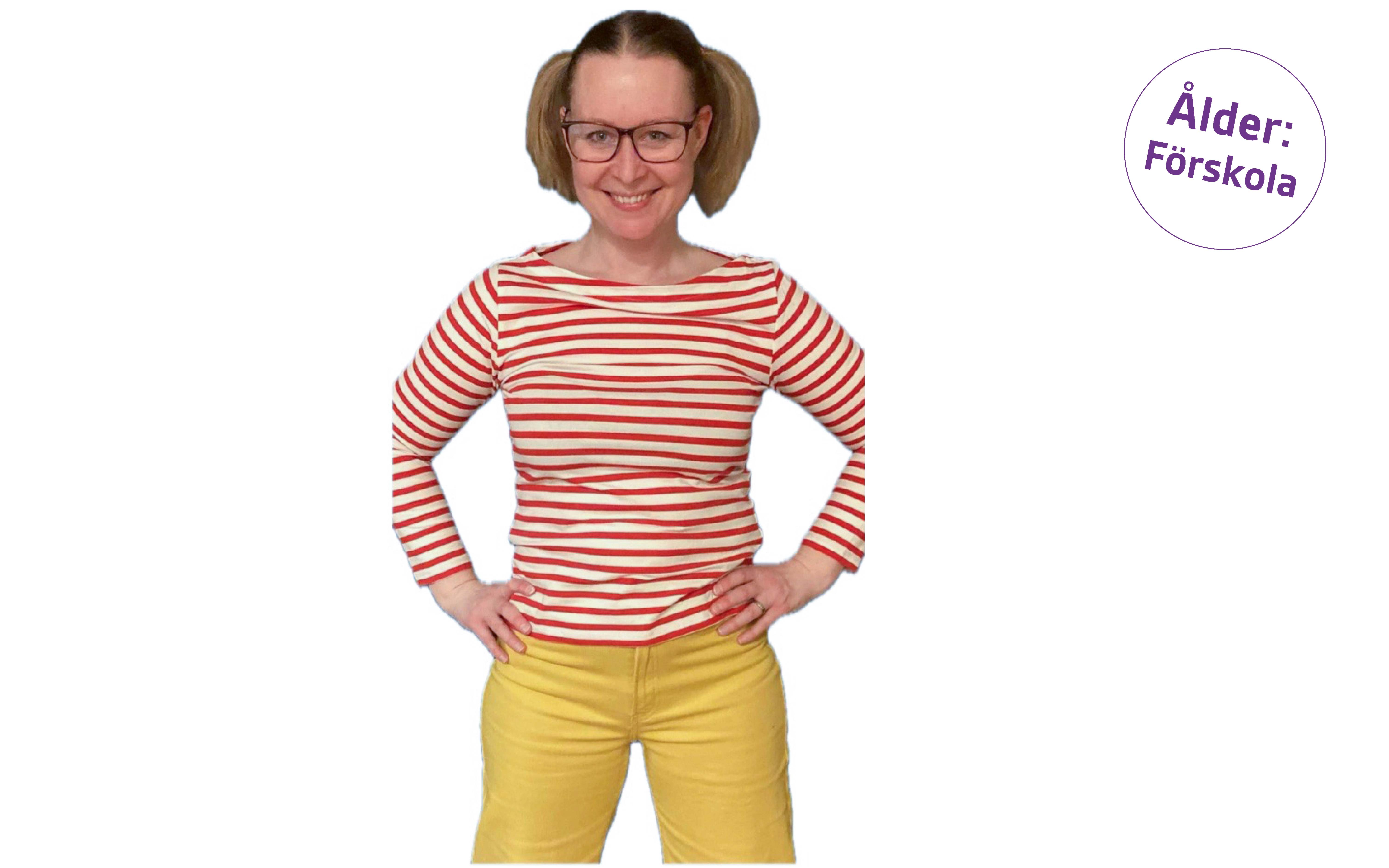 Halvkroppsbild på Sofia Loell iklädd randig tröja